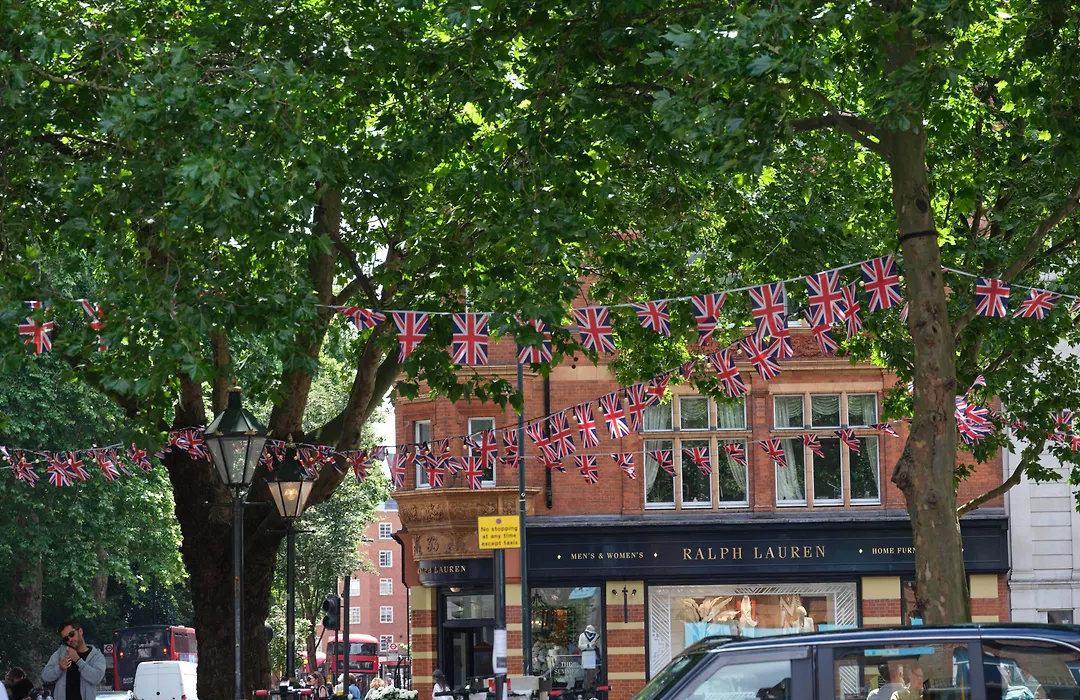 The Apartments By The Sloane Club-1